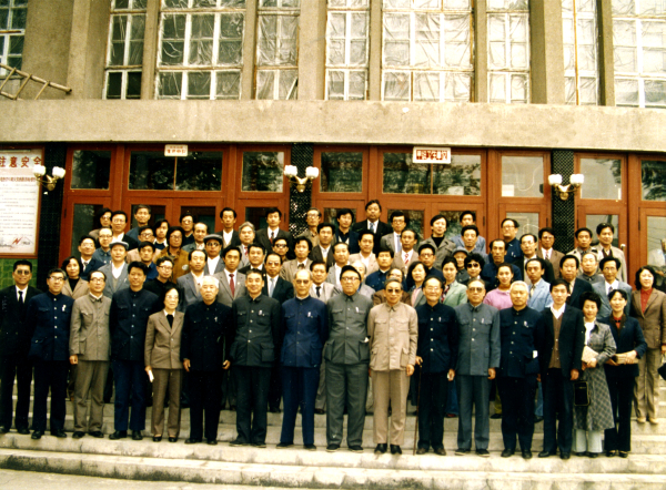 1987年5月第一届长白山文艺奖发奖大会（王国治 提供）.jpg