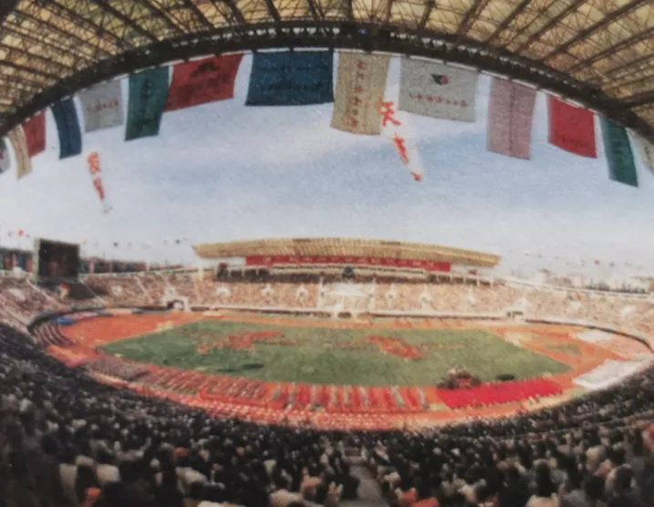 1994年，第二届长春电影节在南岭体育场开幕 图据《1992-2010长春电影节》.jpg