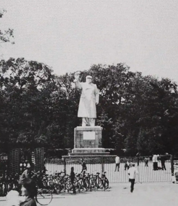 1978年 毛主席_副本.jpg