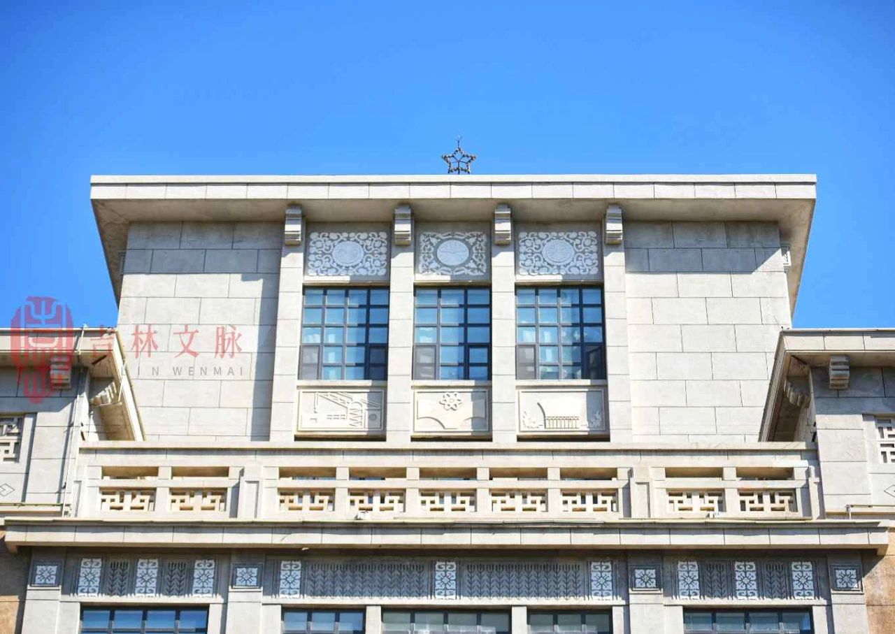 “理化楼”正面的浮雕以及装饰纹样 .jpg