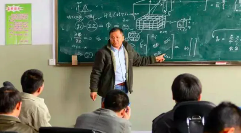 教学中的黄大年  资料图片.webp_副本.png