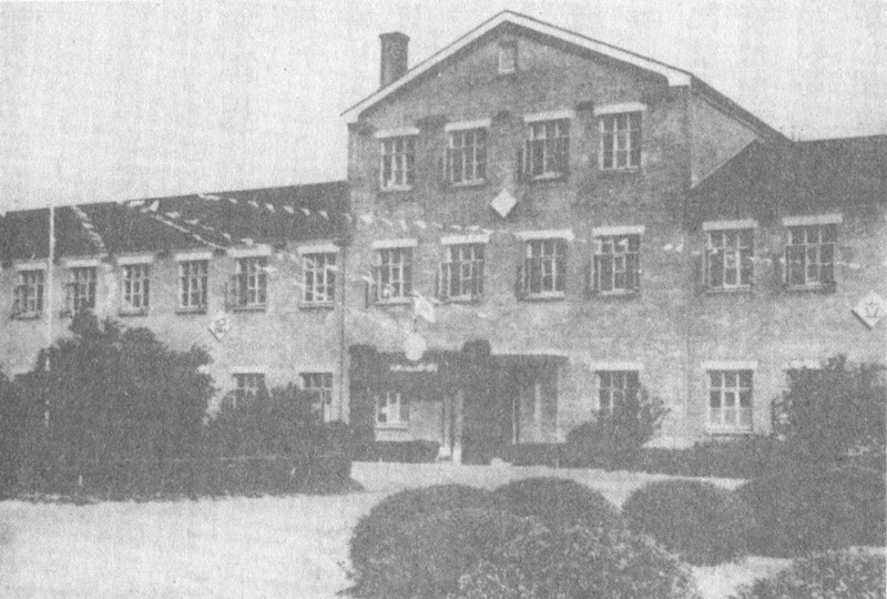 100部队营区内的建筑_副本.jpg