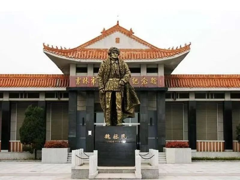 魏拯民桐像.jpg