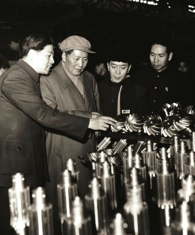1958年，毛泽东主席视察一汽  资料图片.png