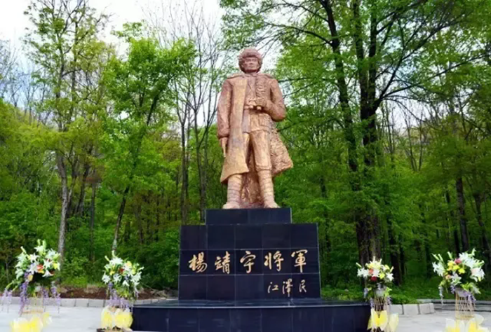 杨靖宇将军塑像_副本.png