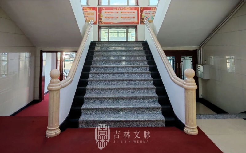 今日建筑的一楼大厅.jpg