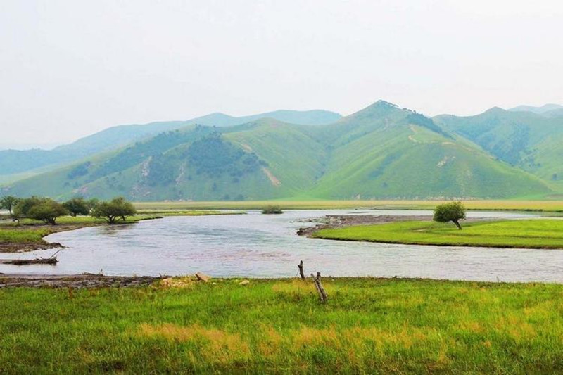 流淌在丛山峻岭中的洮儿河_副本.jpg