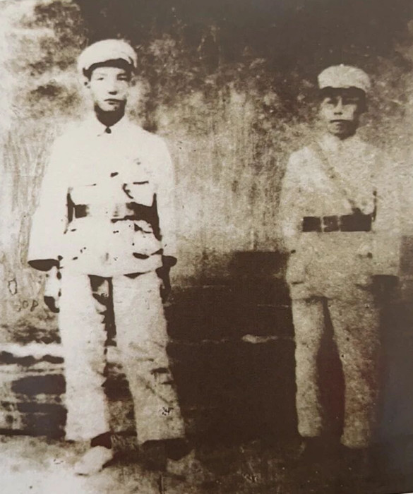 北伐战争时期的周保中(左)_副本.jpg 北伐战争时期的周保中(左)_副本.jpg