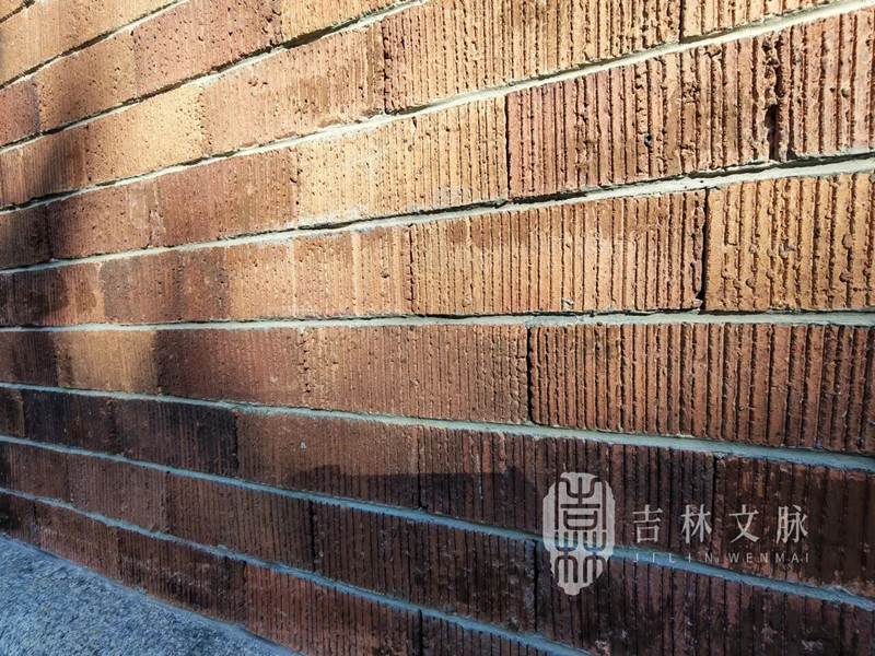 侵华日军关东军司令官邸旧址（今松苑咖啡厅）修缮后的划痕条纹面砖 &nbsp;资料图片_副本_副本.jpg