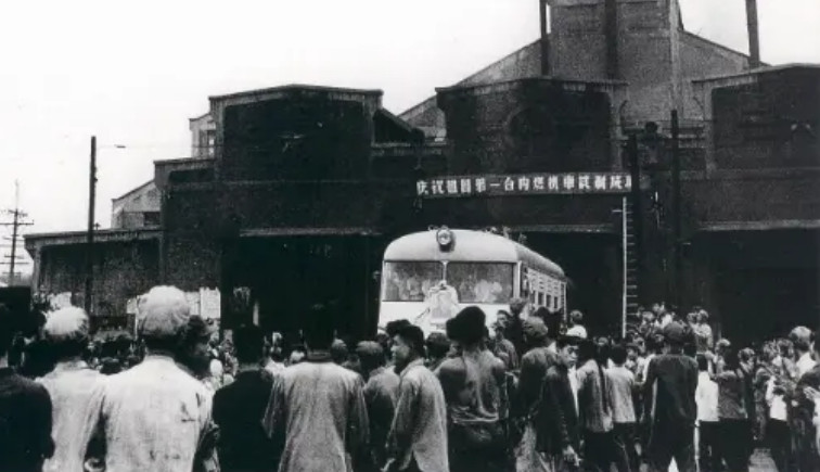 我国第一台内燃机车 资料图片_副本.jpg 我国第一台内燃机车 资料图片_副本.jpg