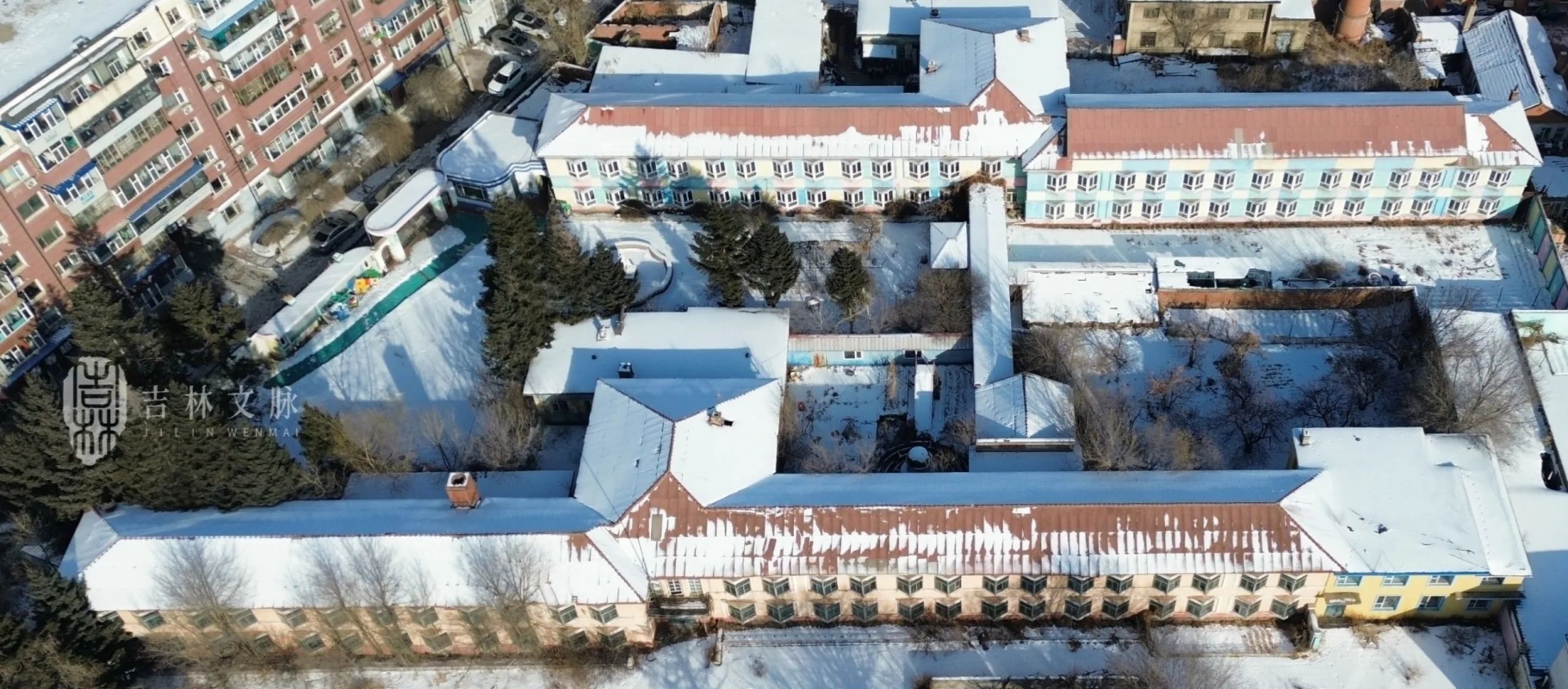 俯瞰两座建筑_副本.jpg 俯瞰两座建筑_副本.jpg