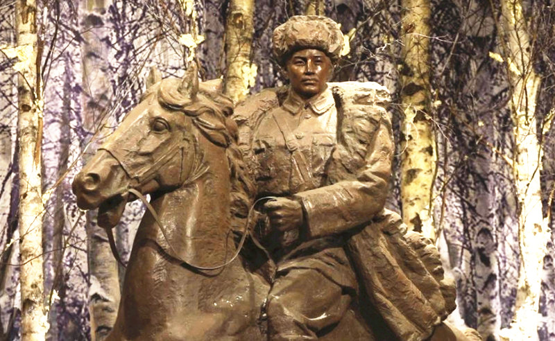 尚志市烈士纪念馆内的赵尚志将军塑像 资料图片_副本_副本.jpg