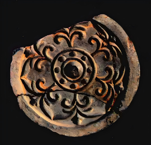 图9 六枝侧视六叶花草纹瓦当.png