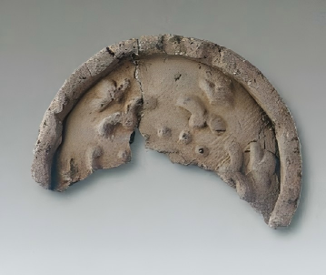 图10 六枝侧视五叶花草纹瓦当.png