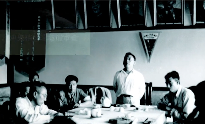 1954年，吕振羽在东北人民大学校务工作会议上_副本.png