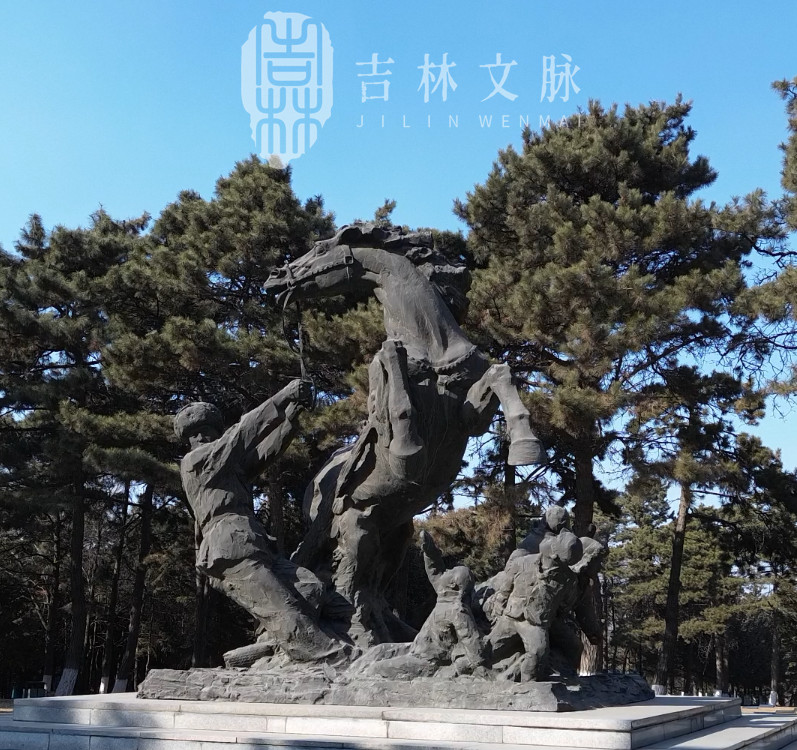 长春革命烈士陵园中的刘英俊雕像_副本.jpg 长春革命烈士陵园中的刘英俊雕像_副本.jpg