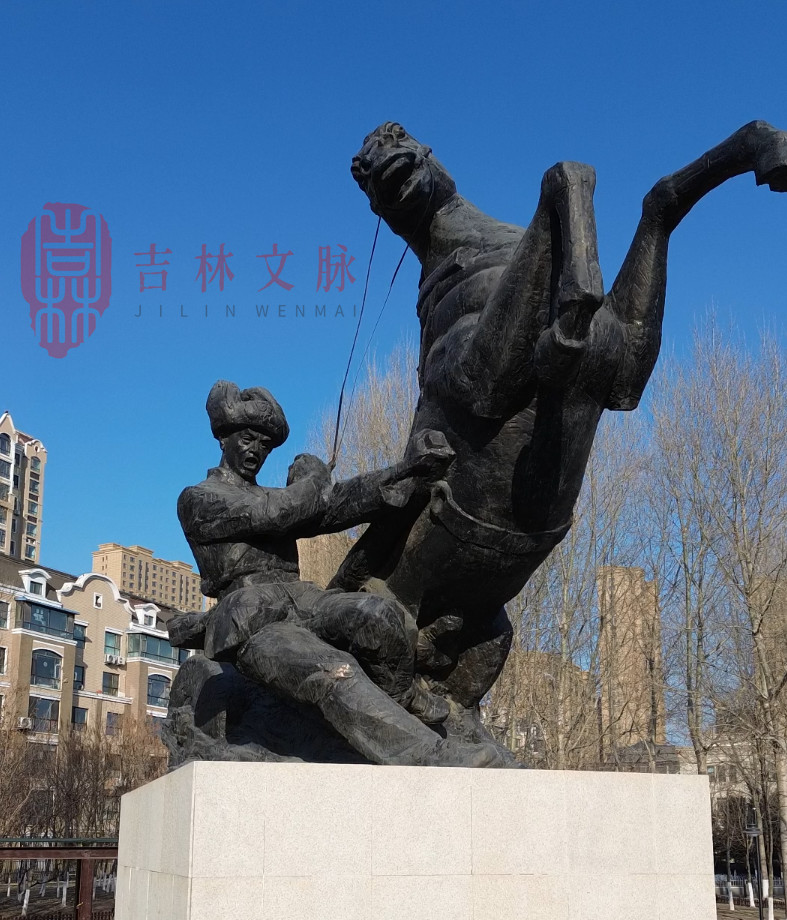 英俊公园中的刘英俊雕像_副本.jpg 英俊公园中的刘英俊雕像_副本.jpg