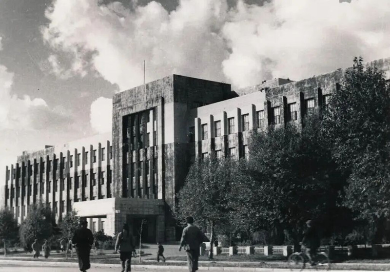 东北人民大学时期的建筑_副本.jpg