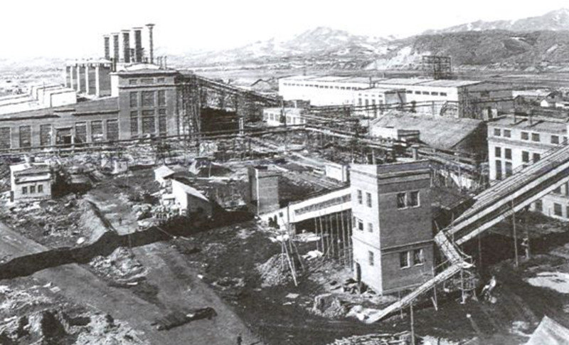 铁合金厂第一分厂建设现场 资料图片_副本.jpg 铁合金厂第一分厂建设现场 资料图片_副本.jpg