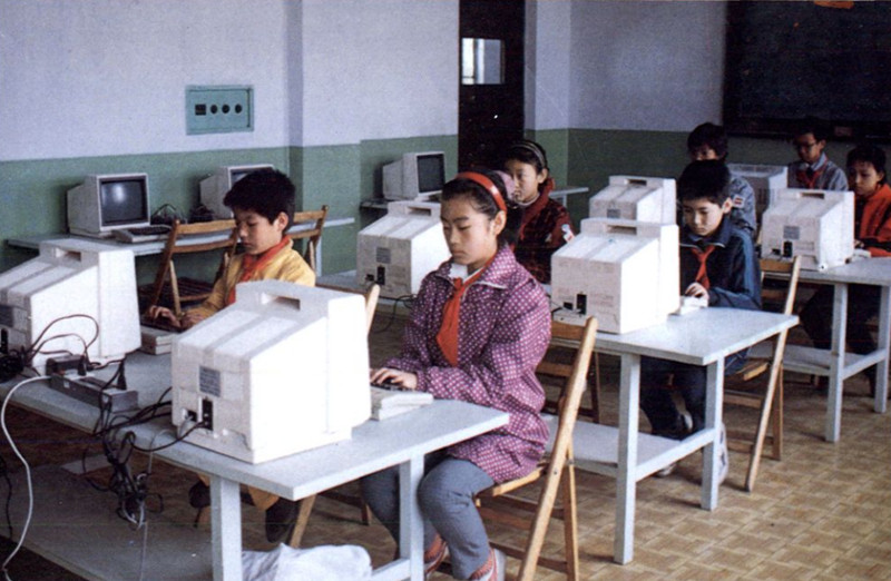 90年代初,子弟学校的学生们在学习微机 资料图片_副本.jpg 90年代初,子弟学校的学生们在学习微机 资料图片_副本.jpg
