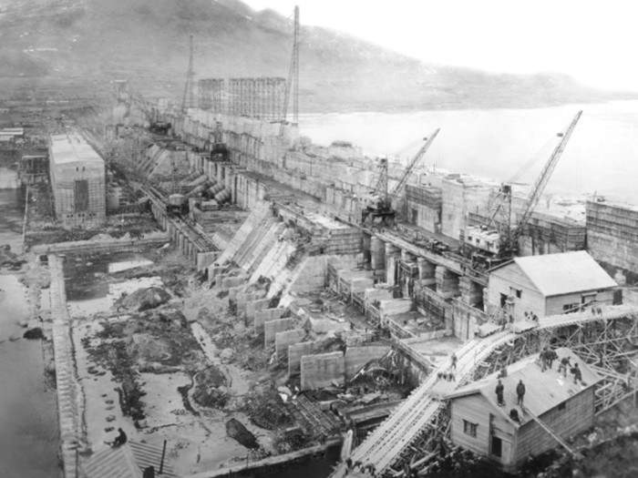 1941年，建设中的丰满水电站大坝_副本.jpg