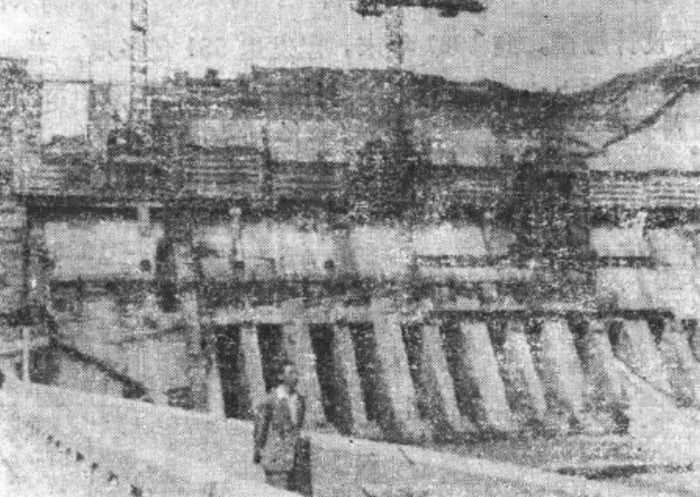 在坝段间灌浆加固 资料图片_副本_副本.jpg