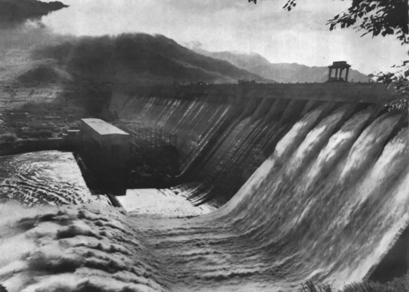 50年代的丰满水电站 资料图片.webp_副本.jpg