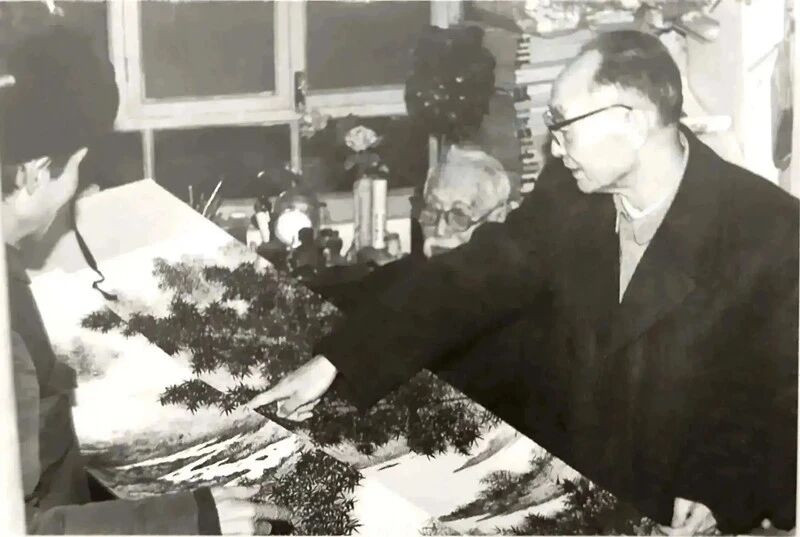 1976年，孙天牧和张爱萍将军论画_副本.jpg