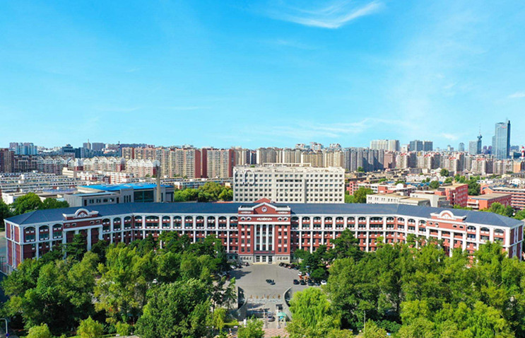 新中国工业文化遗产文物建筑——长春工业大学办公主楼_副本.jpg