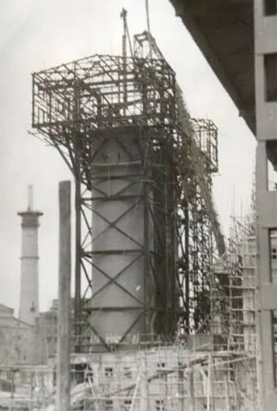 1956年，建设中的厂房_副本.jpg