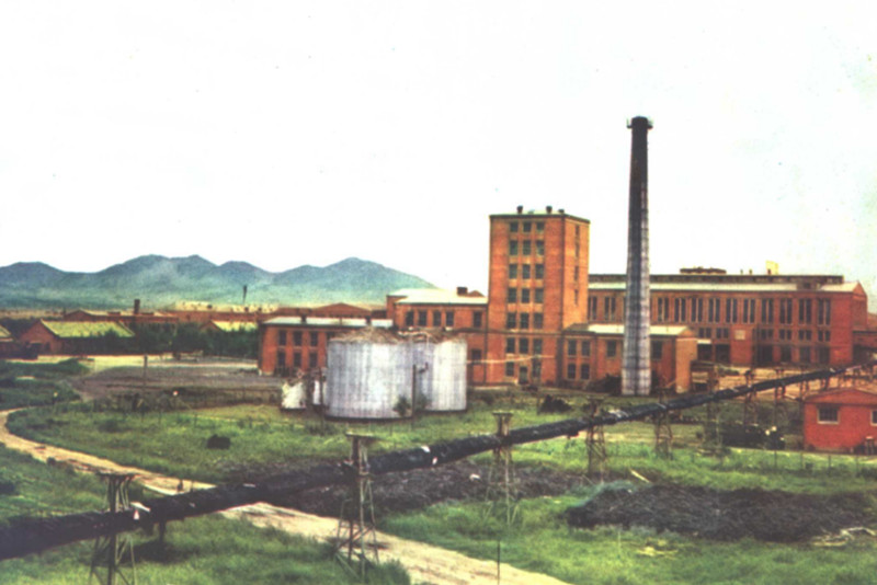 20世纪50年代的“新中国制糖厂”全景_副本.jpg