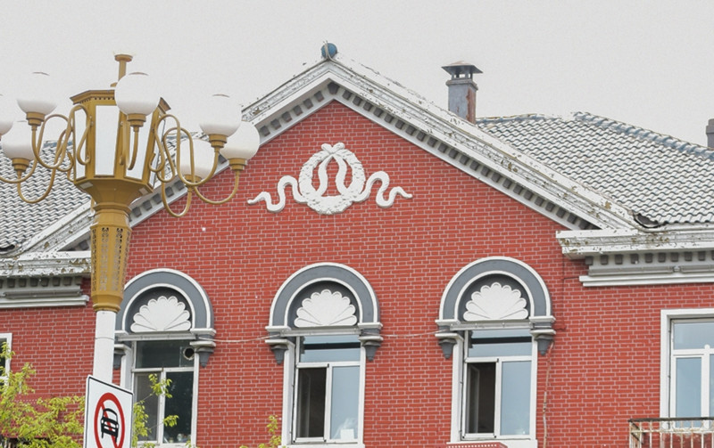 一汽住宅区的建筑上，有着同样的装饰图样_副本.jpg