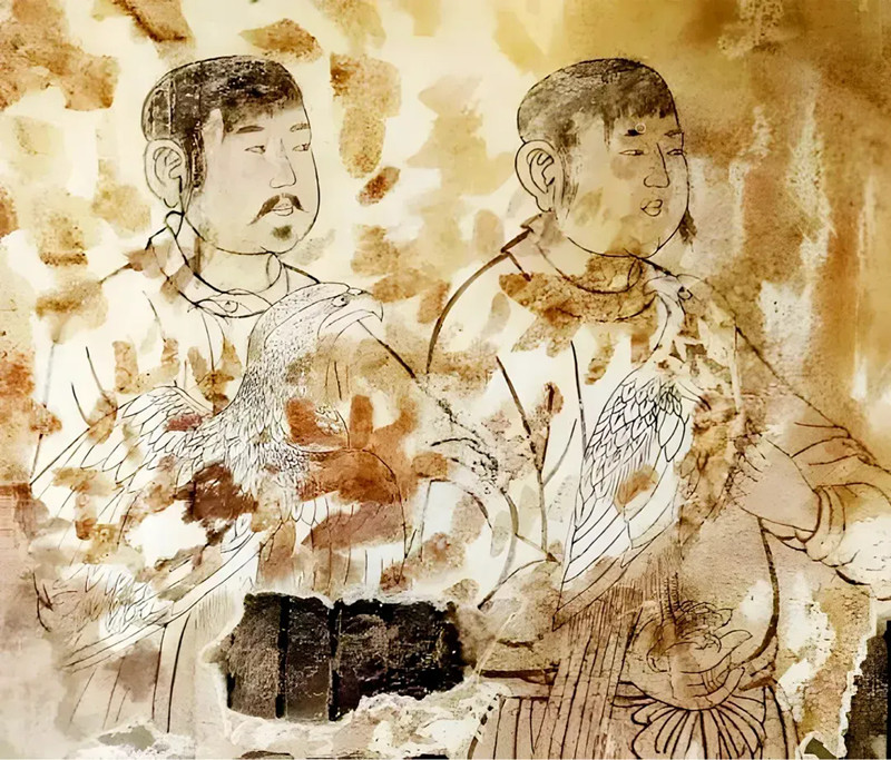 内蒙古赤峰市白音罕山辽墓出土壁画《擎鹰图》，鹰师手臂伫立海东青.webp_副本.jpg