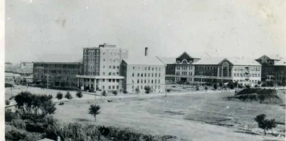 1959年的校园一角，各个建筑整齐排列_副本.jpg