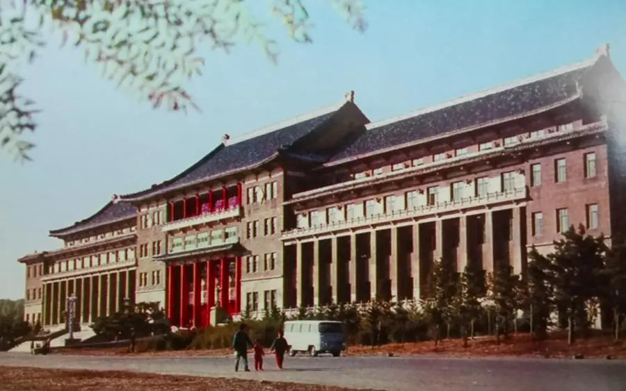 昔日的“地质宫” .jpg 昔日的“地质宫” .jpg