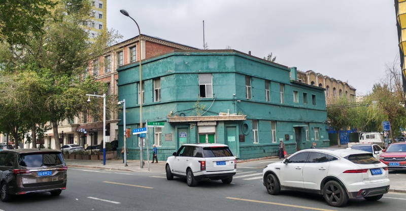 绿荫掩映中的建筑_副本.jpg