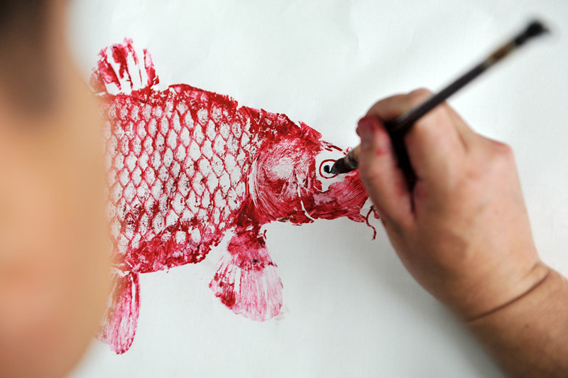 鱼拓作品的最后一步就是“画龙点睛”_副本.jpg 鱼拓作品的最后一步就是“画龙点睛”_副本.jpg