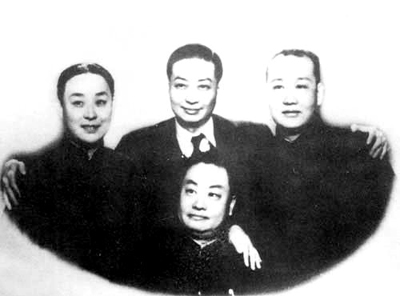 （后左起：尚小云、梅兰芳、荀慧生，前：程砚秋）.jpg