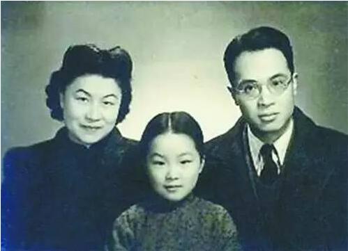 杨绛先生一家三口.jpg 杨绛先生一家三口.jpg