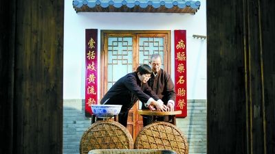 老药工刘香保是中药炮制流派“建昌帮”的第十三代传人，建昌帮炮制手法以毒性低药效高闻名，附子在他的手中从剧毒之物转换成了回阳救逆第一品。.jpg