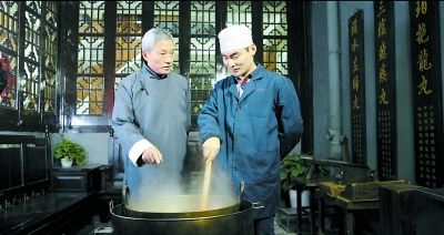 俞伯堂是杭州百年老字号方回春堂的膏方掌勺，他不轻易收徒，要求是用心，诚心和良心.jpg