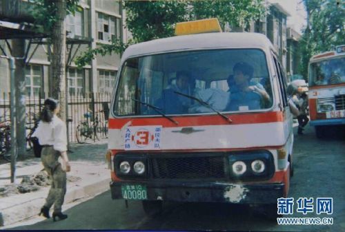 上世纪90年代，长春街头还出现了“小公共”汽车，方便了百姓出行。.jpg