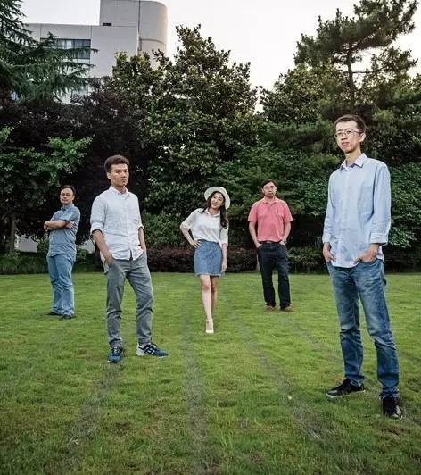 左起：江波 陈楸帆 夏笳 宝树 飞氘 图/沈煜