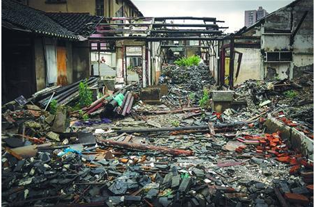历史建筑难逃“败”“拆”命运.png