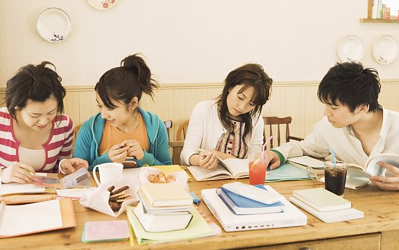 大学生阅读.png
