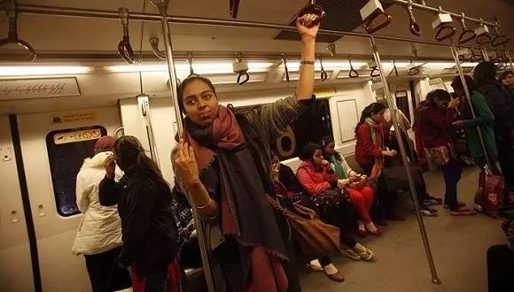 推行地铁女性车厢，这个制度只是“看上去很美”