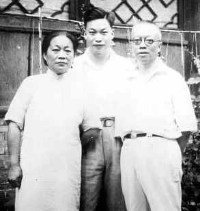 钱玄同夫妇与其子钱三强.png