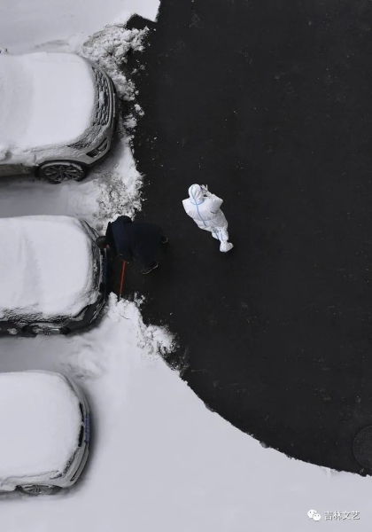 《“疫”中人》 韩涛／摄.jpg