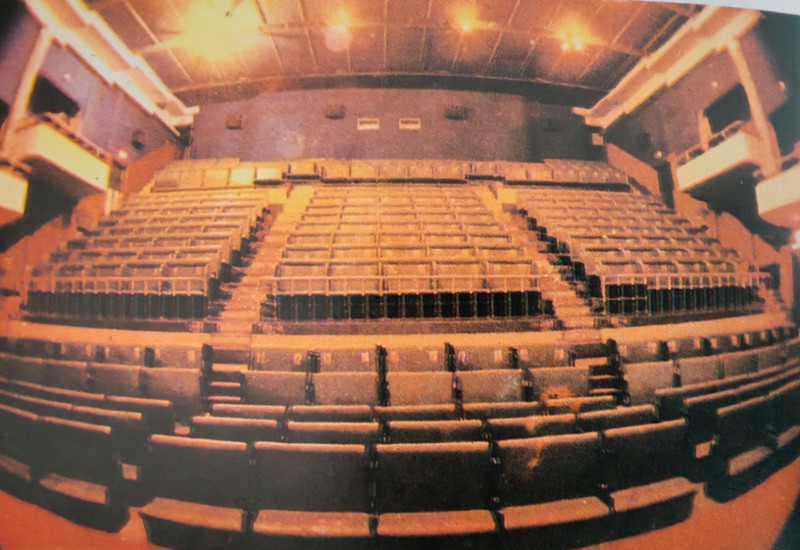90年代的剧场内部_副本.jpg