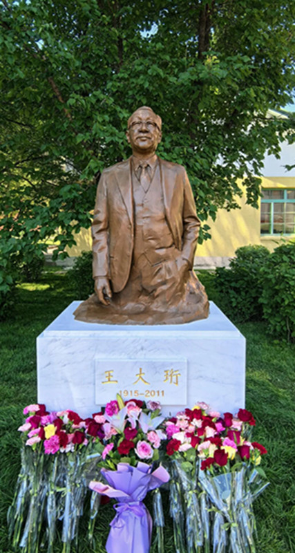 王先生雕像落成_副本.jpg